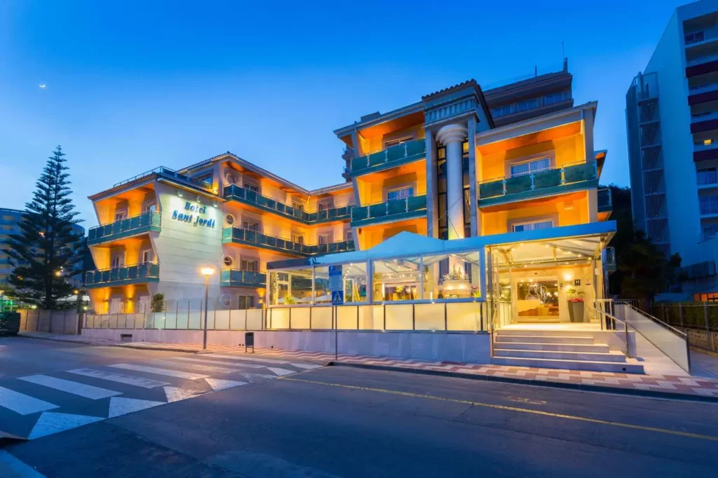 Hôtel avec piscine à Calella